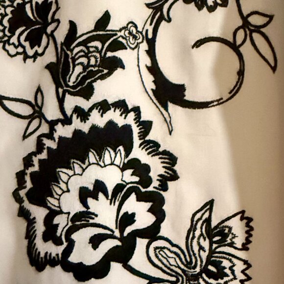 CHICO'S Cool Max All Season No Iron Tunic Shirt with black floral embroidery - Picture 2 of 5